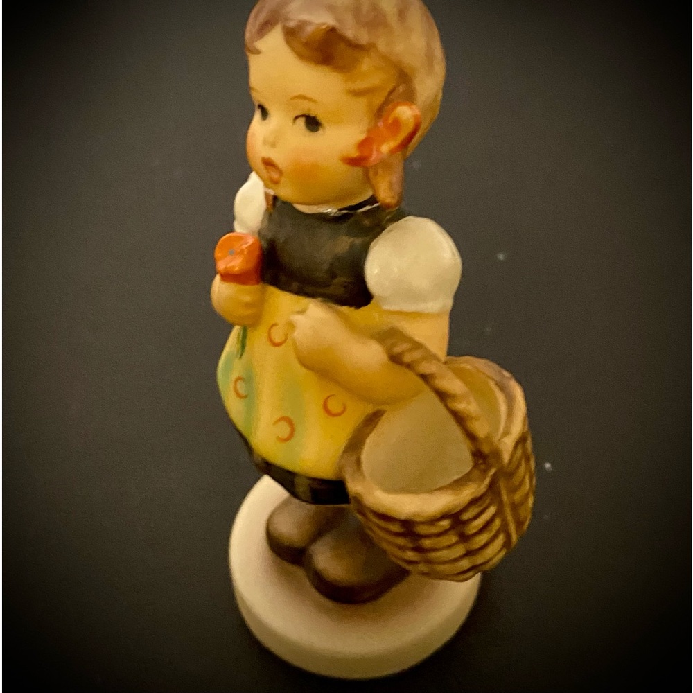 Vintage Goebel Hummel Figurine Sister signed Da and dated Germany
